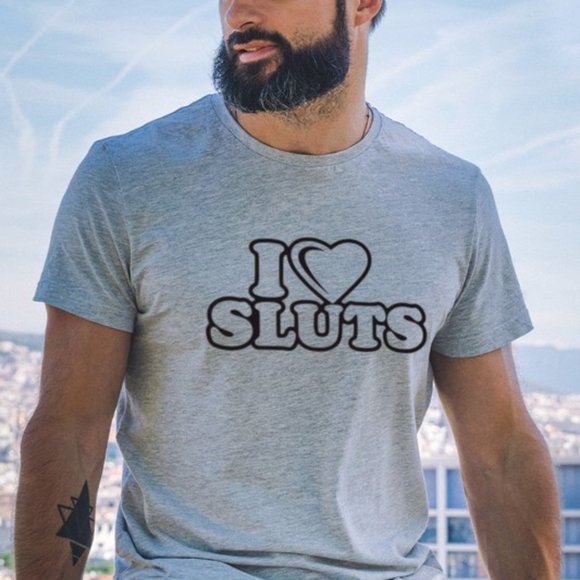 I Love Sluts T-Shirt - Picture 3 of 4